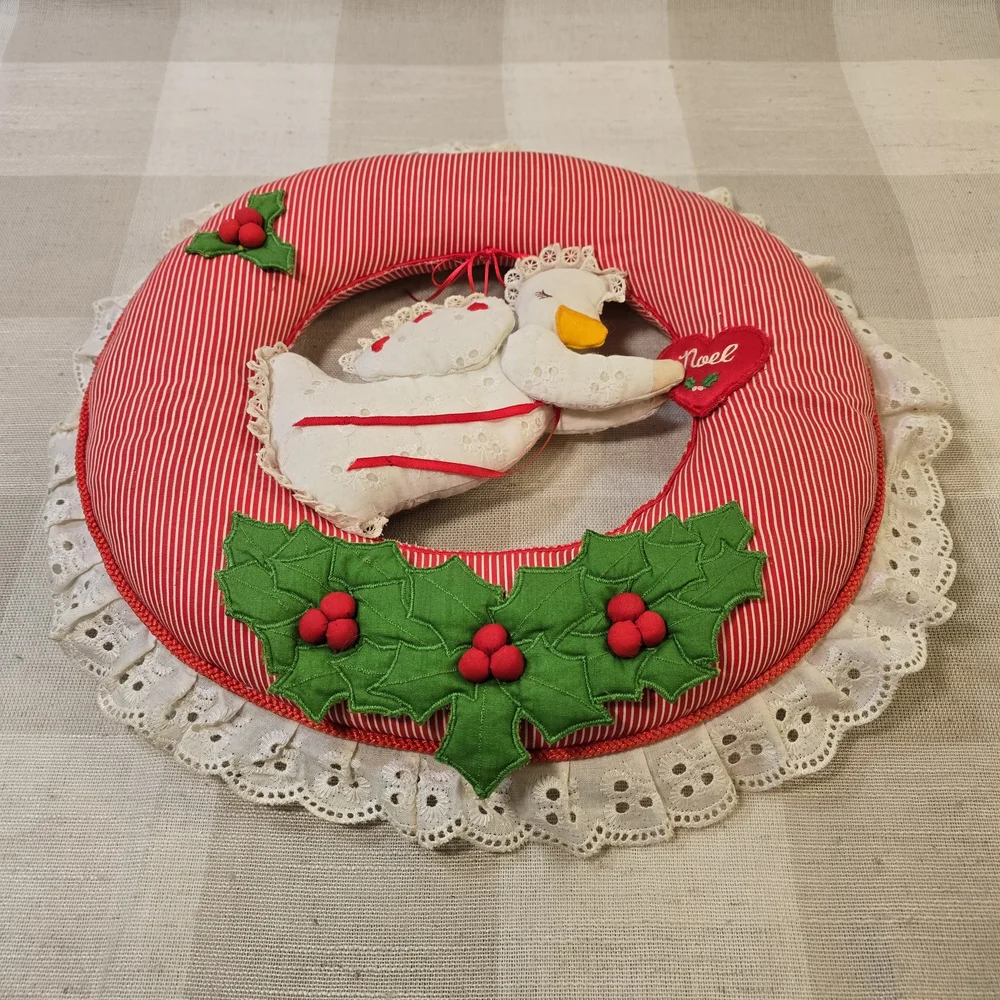 Vintage Embroidered Cloth Christmas Wreath Duck/Goose Angel Noel 14